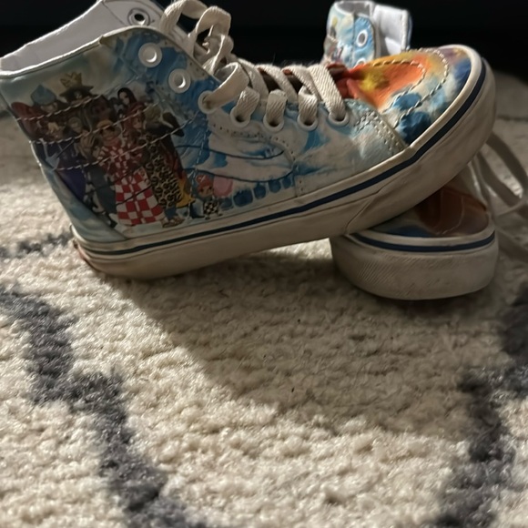 Boys vans worn but still in good condition. - Picture 1 of 6